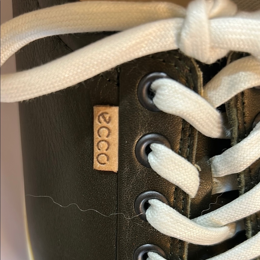 ECCO metallic leather luxury low top lace up closure sneaker Size 40/9.5 - Picture 2 of 7